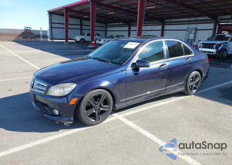 2010 Mercedes-Benz C 300 Luxury/Sport z USA, uszkodzony, nr VIN WDDGF5EB1AF419192